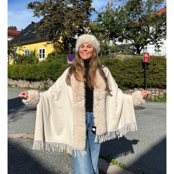 Ullskjerf m/fuskepels
