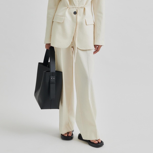 Wavy trousers Second female